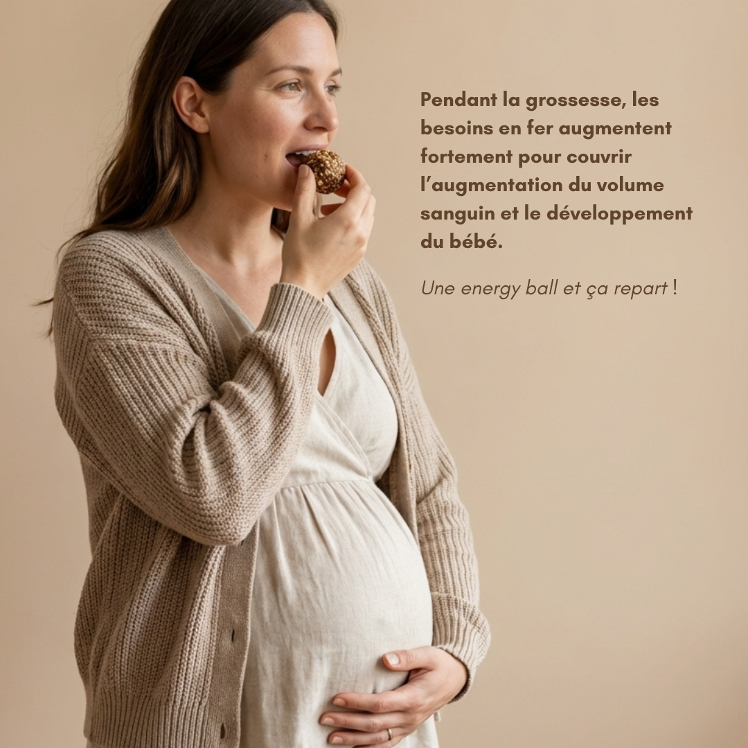 Energy ball Boost de fer NEA MAMA avec spiruline, dattes et avoine, source de fer, magnésium et vitamine C.